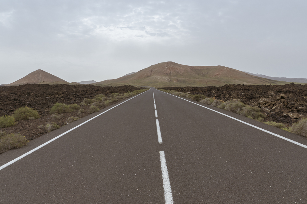 Une route sur l'île de Lanzarote.