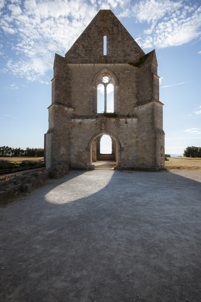 Les ruines de l'abbaye des Châteliers sur l'Ile de Ré datant du XIIè siècle.