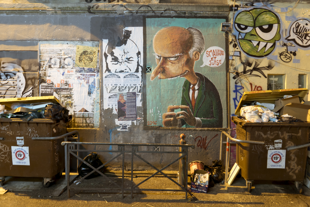 Une oeuvre de streetart au Cours Julien représentant Monsieur Burns, personnage emblématique de la série Les Simpsons, réalisée par Smallaxe et Juise.