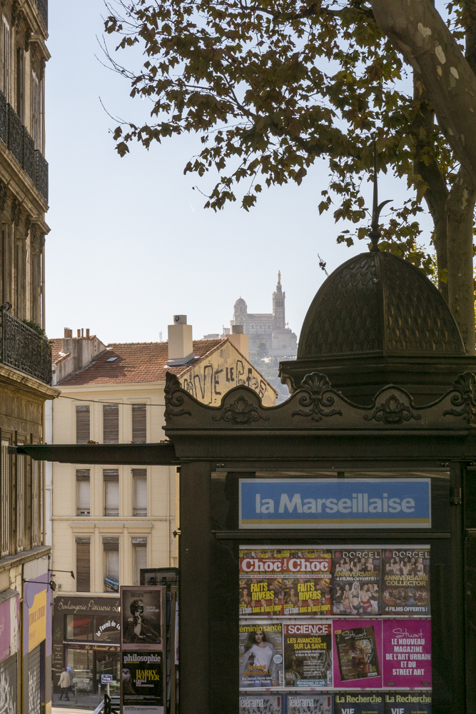 La Basilique Notre-Dame de la Garde vue depuis la rue des 3 Frères Barthélémy.